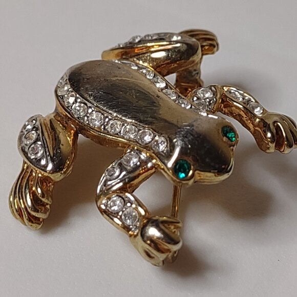 Little Gold Tone Frog Brooch With Green Eyes - Picture 2 of 12